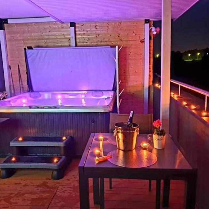 - Jacuzzi Apartment *